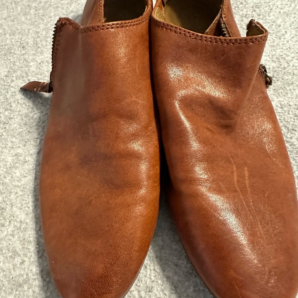 Frye Women’s Tan Leather Loafers